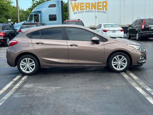 Used 2019 Chevrolet Cruze LS w/ LS Convenience Package FWD image 9
