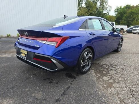 Used 2024 Hyundai Elantra Limited image 8