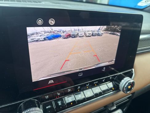 Used 2023 GMC Canyon AT4 w/ AT4 Premium Package image 24