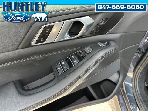 Used 2022 BMW X5 xDrive40i w/ M Sport Package AWD/4WD image 21