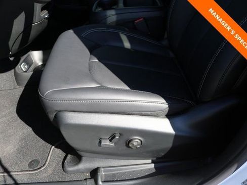 New 2026 Chrysler Pacifica Select image 12