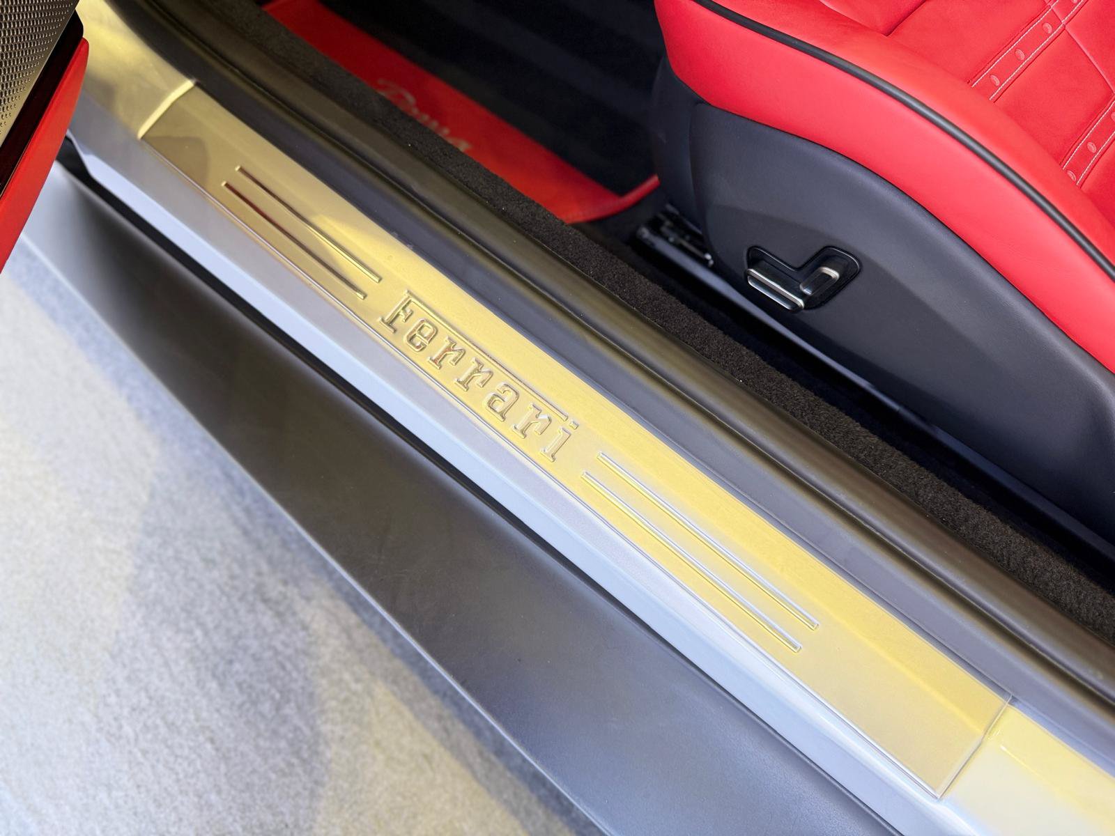 Used 2022 Ferrari Roma RWD image 32