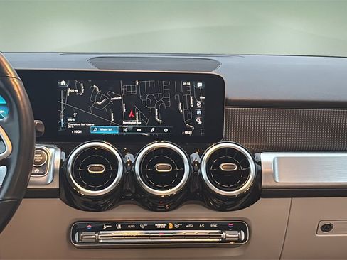 Used 2020 Mercedes-Benz GLB 250 GLB 250 w/ Premium Package image 20