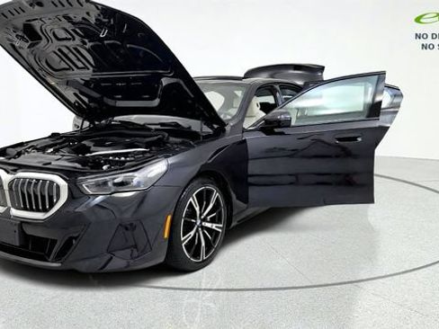 Used 2027 BMW 530i w/ M Sport Package RWD image 13