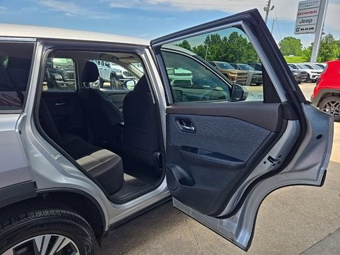Used 2023 Nissan Rogue SV AWD/4WD image 74