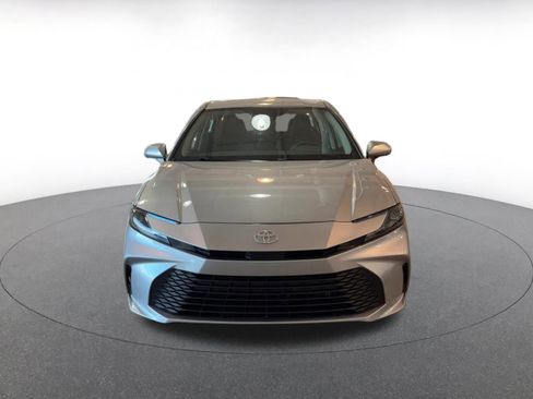 Used 2025 Toyota Camry LE image 4