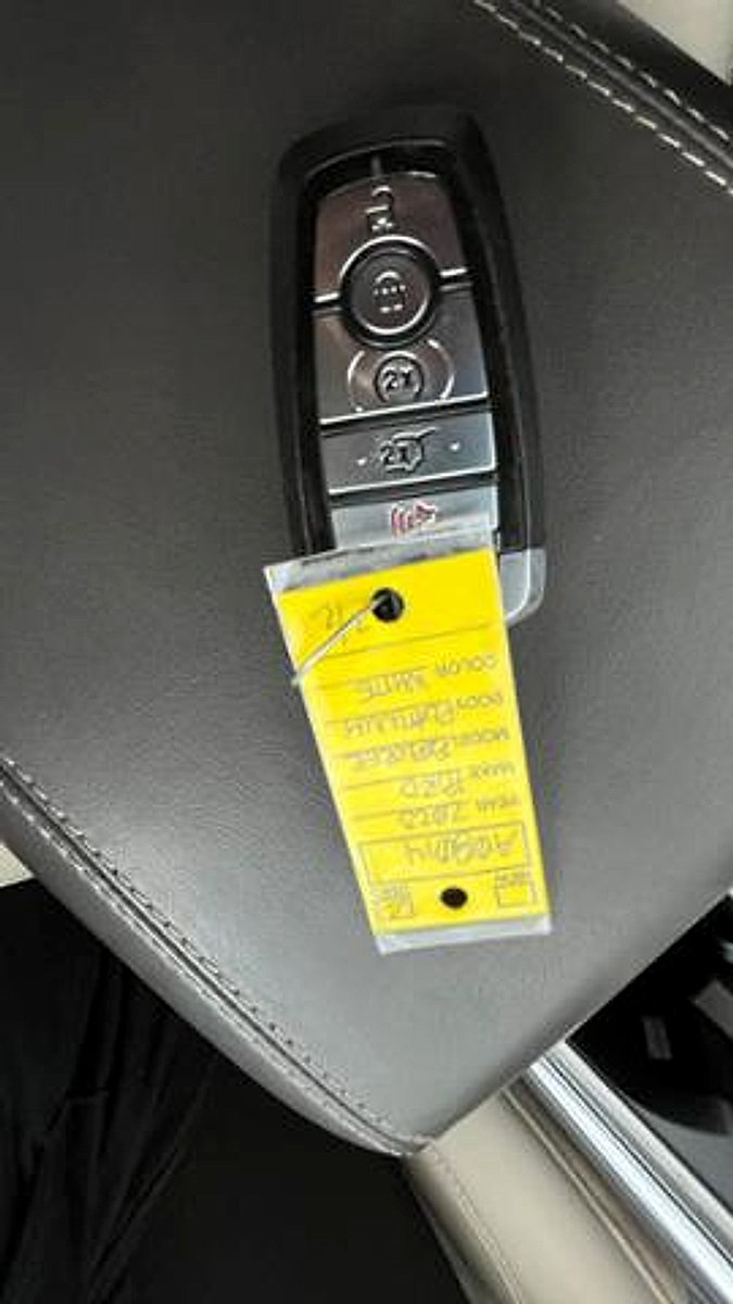 Used 2023 Ford Explorer Platinum w/ Technology Package AWD/4WD image 33