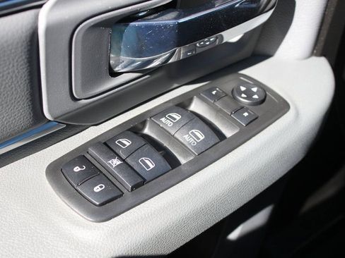 Used 2019 RAM 1500 Classic SLT image 12