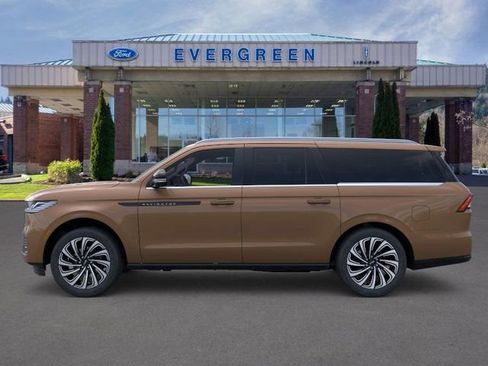 New 2026 Lincoln Navigator L Black Label AWD/4WD image 3