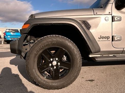 Used 2020 Jeep Gladiator Sport w/ Quick Order Package 24S image 32