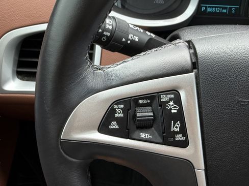 Used 2017 Chevrolet Equinox Premier w/ Enhanced Convenience Package FWD image 15