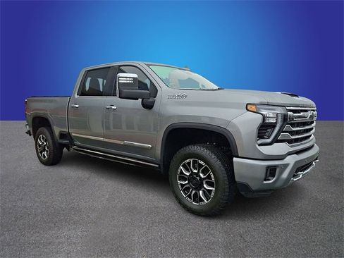 Used 2025 Chevrolet Silverado 2500 High Country w/ High Country Premium Package image 3