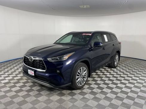 Used 2023 Toyota Highlander Platinum AWD/4WD image 1
