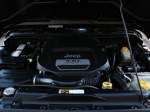 Used 2013 Jeep Wrangler Unlimited Sport image 40