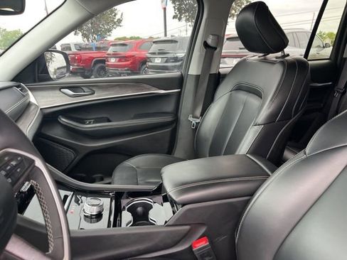 Used 2023 Jeep Grand Cherokee Limited RWD image 10
