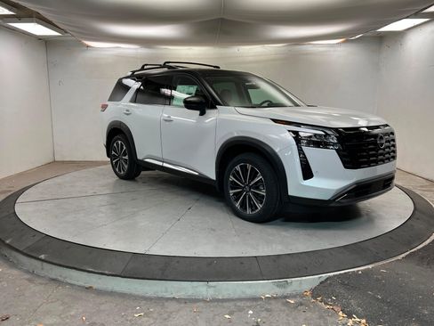 New 2026 Nissan Pathfinder Platinum image 7