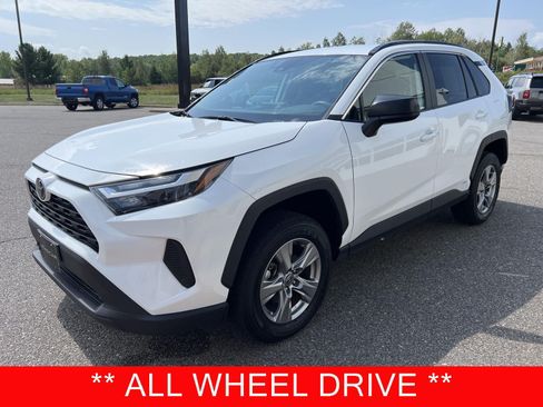 Used 2025 Toyota RAV4 LE AWD/4WD image 3