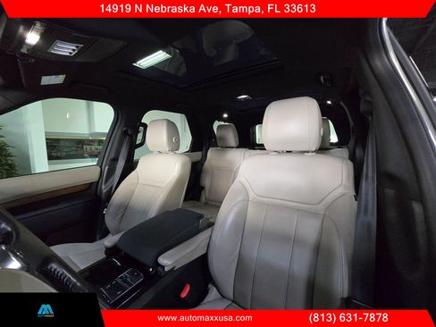 Used 2018 Land Rover Discovery HSE image 30