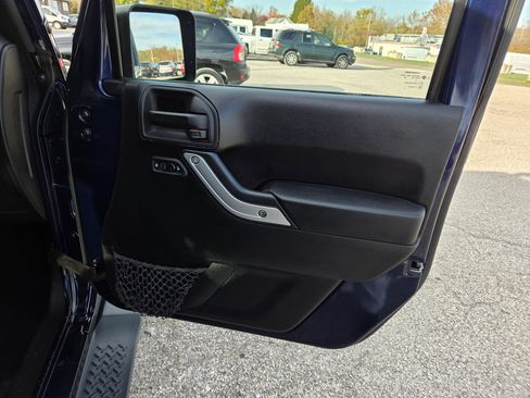 Used 2013 Jeep Wrangler Unlimited Sahara w/ Connectivity Group AWD/4WD image 22