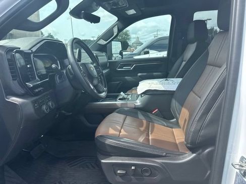 Used 2024 Chevrolet Silverado 2500 High Country w/ High Country Premium Package AWD/4WD image 5