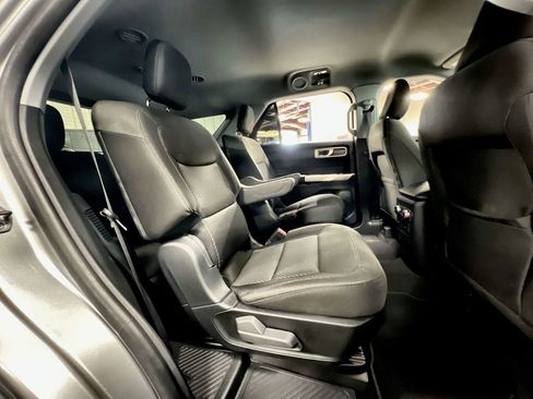 Used 2023 Ford Explorer XLT RWD image 24