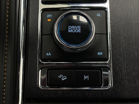 Used 2024 Ford Expedition Platinum image 30