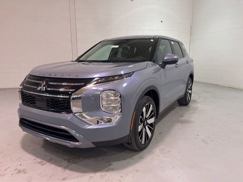 New 2025 Mitsubishi Outlander SE image 7