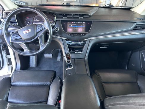 Used 2017 Cadillac XT5 Luxury w/ Driver Awareness Package AWD/4WD image 19