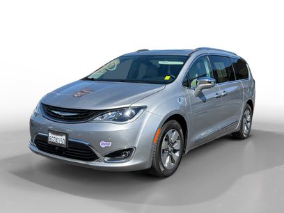 Used 2018 Chrysler Pacifica Limited w/ Advanced Safetytec Group
