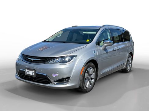 Used 2018 Chrysler Pacifica Limited w/ Advanced Safetytec Group FWD image 1