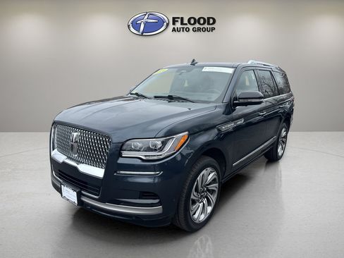 Certified 2024 Lincoln Navigator Reserve AWD/4WD image 3