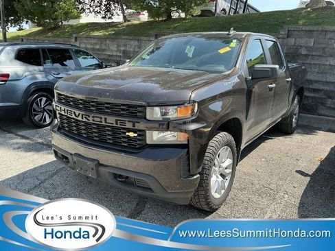 Used 2019 Chevrolet Silverado 1500 Custom w/ Custom Value Package AWD/4WD image 1