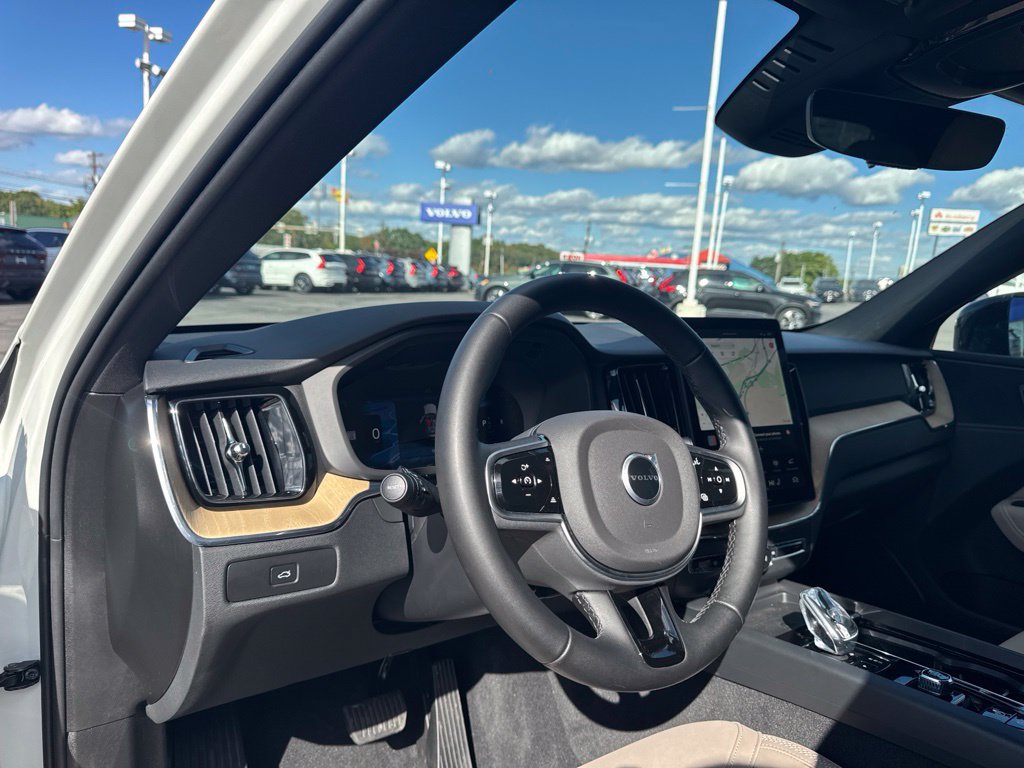 Used 2026 Volvo XC60 B5 Plus AWD/4WD image 10
