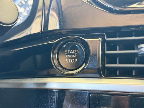Used 2025 Nissan Pathfinder SV AWD/4WD image 7