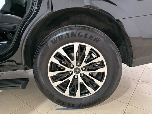 Used 2025 Ford Expedition Platinum image 34