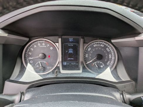 Used 2017 Toyota Tacoma 4x4 Access Cab image 11