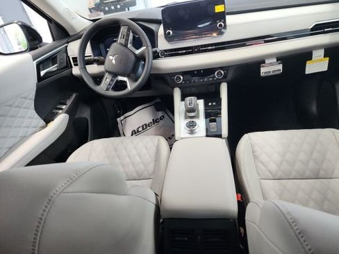 Used 2023 Mitsubishi Outlander SEL image 17