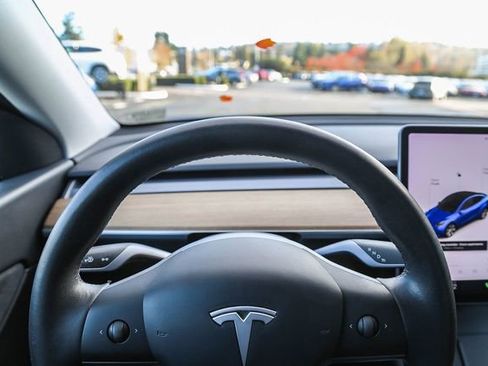 Used 2020 Tesla Model Y Long Range image 22