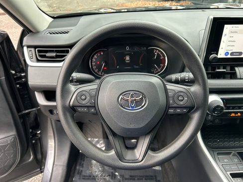 Used 2025 Toyota RAV4 XLE image 20