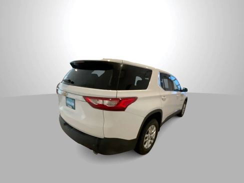 Used 2021 Chevrolet Traverse LS image 8