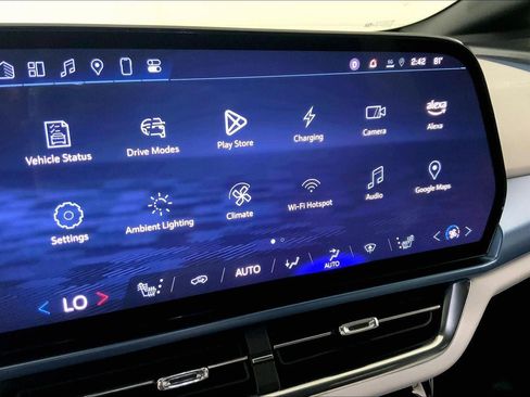 Used 2025 Chevrolet Equinox EV LT image 6