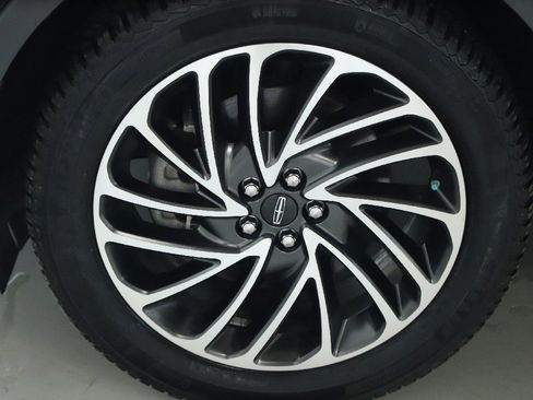 Used 2019 Lincoln Nautilus Reserve image 37