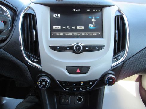 Used 2018 Chevrolet Cruze LS image 17