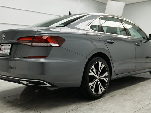 Used 2022 Volkswagen Passat 2.0T SE image 7
