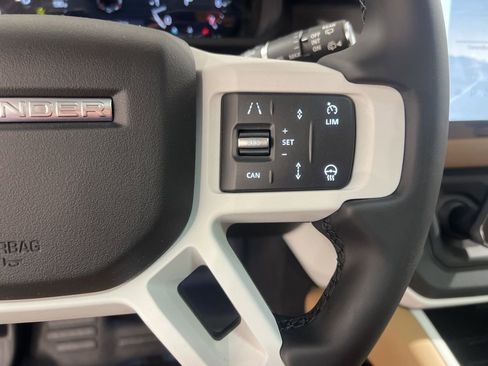 Used 2025 Land Rover Defender 110 S image 13