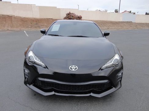 Used 2018 Toyota 86 image 2