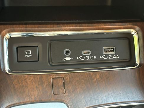 Used 2025 Subaru Ascent Touring AWD/4WD image 22