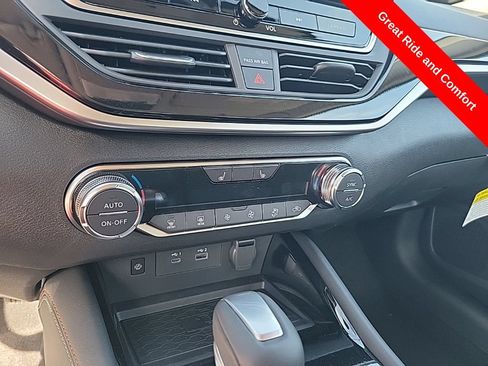 New 2025 Nissan Altima 2.5 SR w/ SR Premium Package FWD image 26