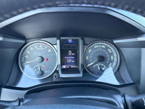 Used 2018 Toyota Tacoma TRD Off-Road w/ Technology Package AWD/4WD image 22