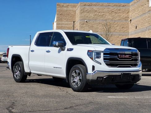 Used 2024 GMC Sierra 1500 SLT image 2